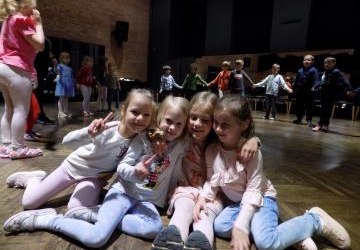 ,,Sprytne Skrzaty” z wizytą u ,,Małych Pogórzan”
